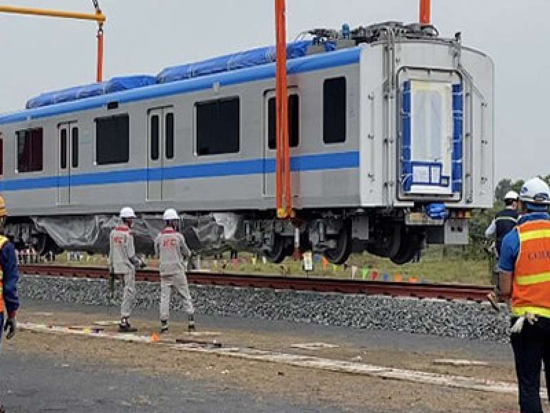 Cáp vải cẩu hàng lắp tàu vào đường ray