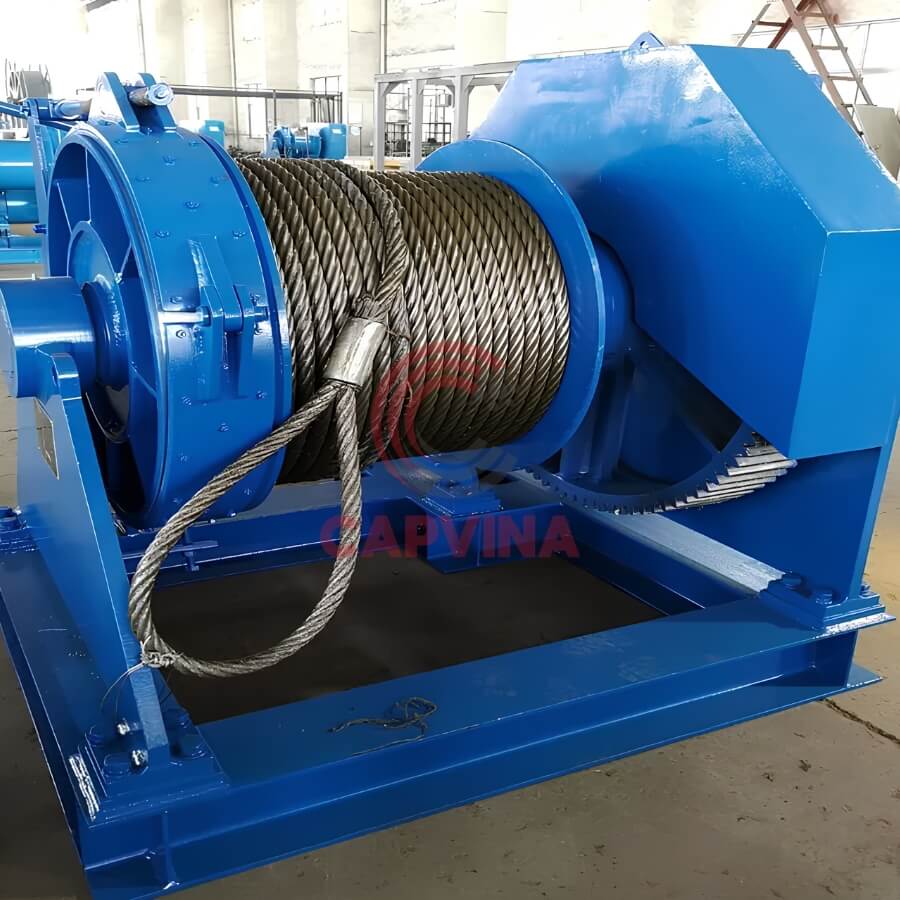 tời neo thủy lực trục đứng