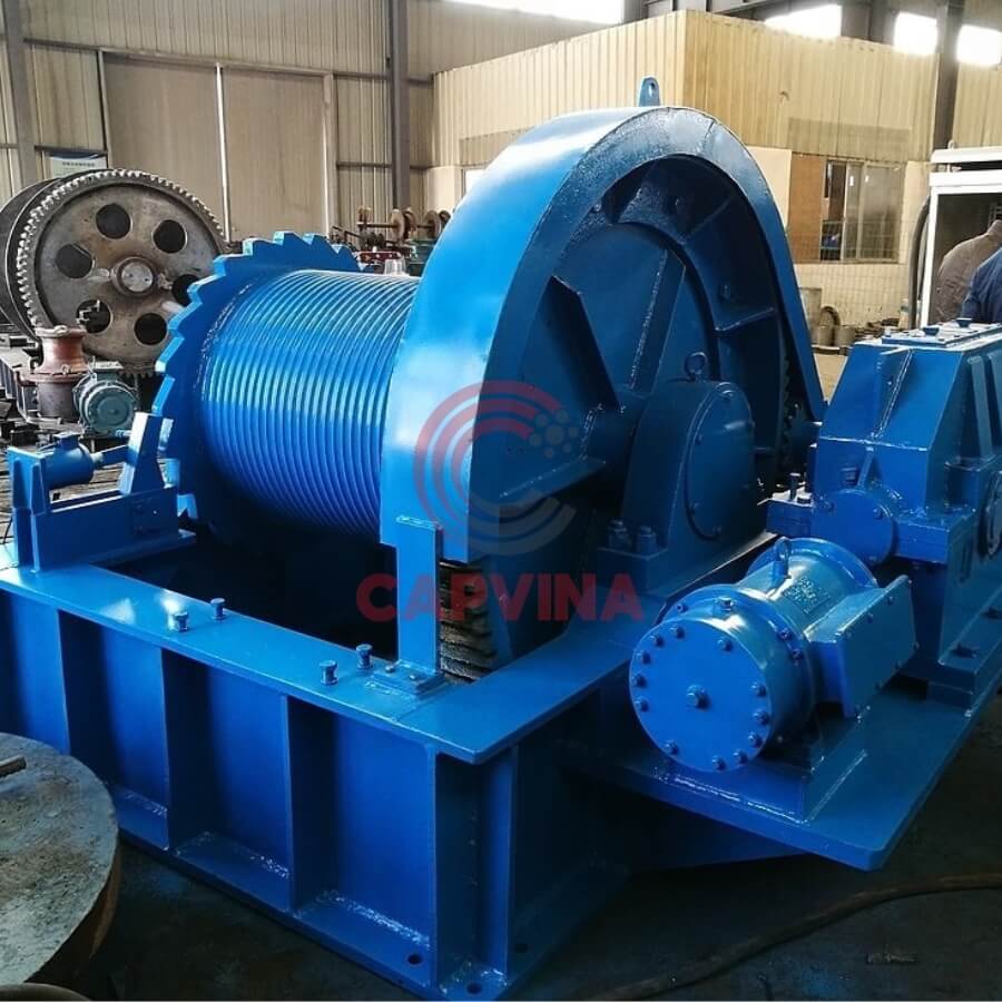 tời neo thủy lực trục đứng