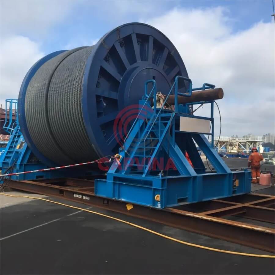 tời neo thủy lực trục đứng