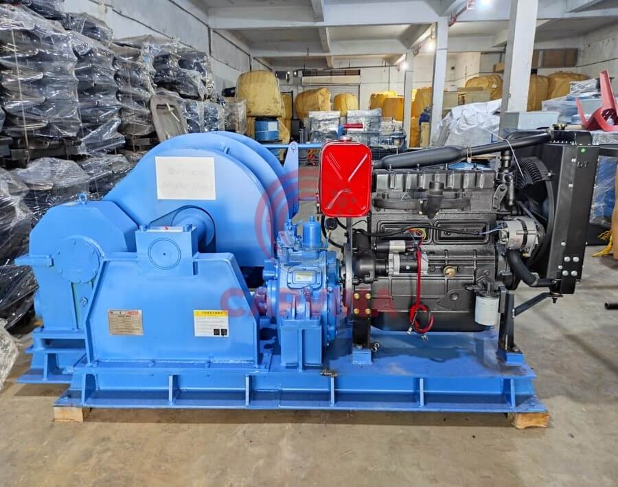 tời neo máy nổ