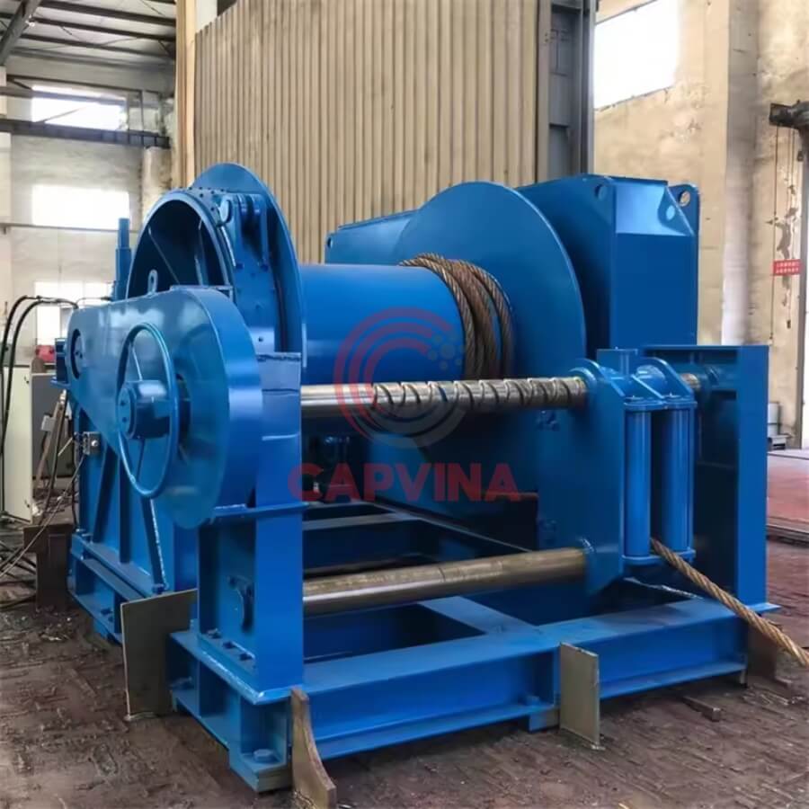 tời neo thủy lực trục đứng