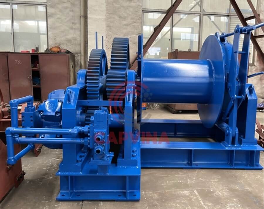 tời neo thủy lực trục ngang