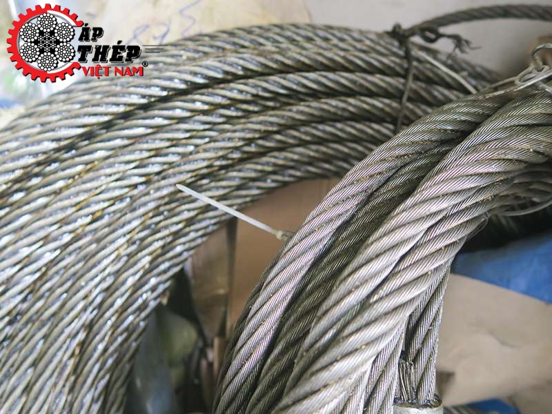 Cáp neo giằng